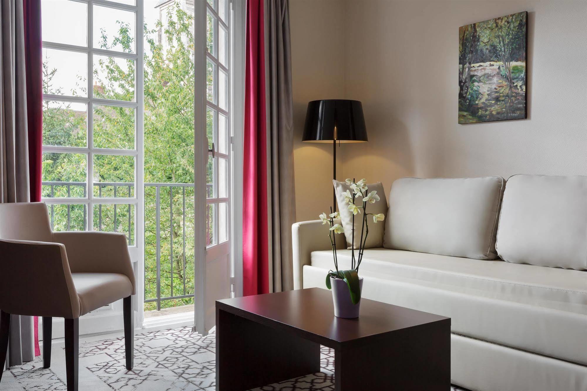 Best Western Blanche De Castille Dourdan Εξωτερικό φωτογραφία